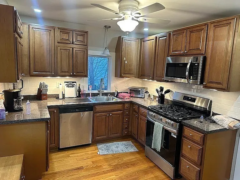 2 bed, 1.0 bath, 1100 sqft, $2,800 — Photo 2