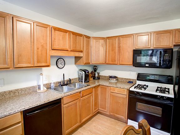 5th image of 277 Roanne Ct