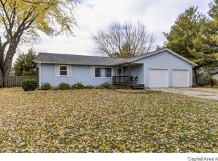 412 E Lynwood Dr, Athens, IL 62613
