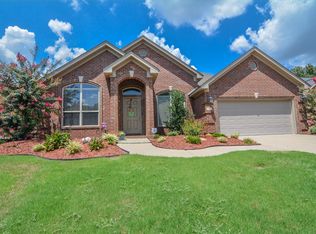 8 Crystalwood Dr, Little Rock, AR 72210