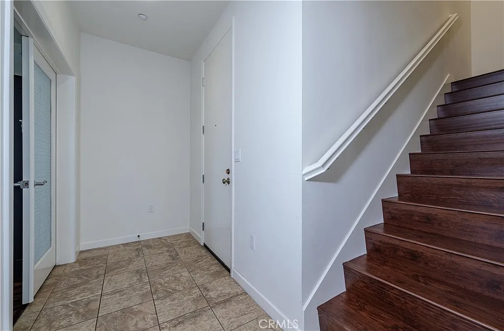 3 bed, 2.5 bath, 1624 sqft, $3,600 — Photo 4
