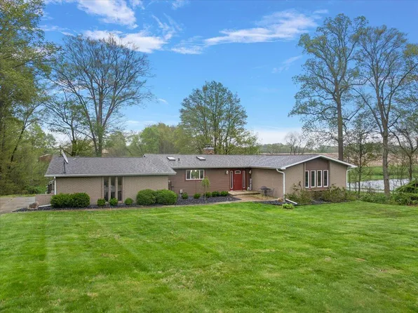 8467 Pucker St, Berrien Center, MI 49102