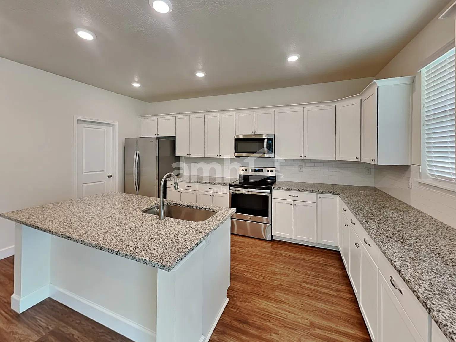 5 bed, 3.5 bath, 3349 sqft, $3,565 — Photo 3