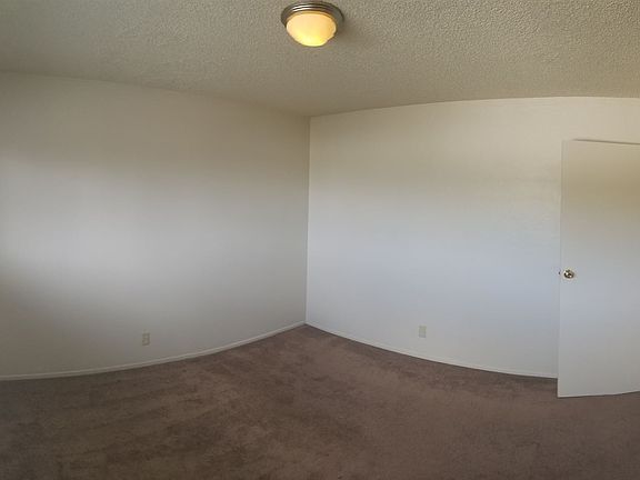 4th image of 823 Blossom Way #4