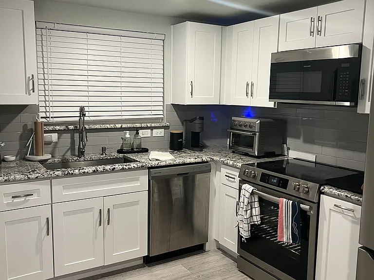 2715 Greene Ave — Photo 12