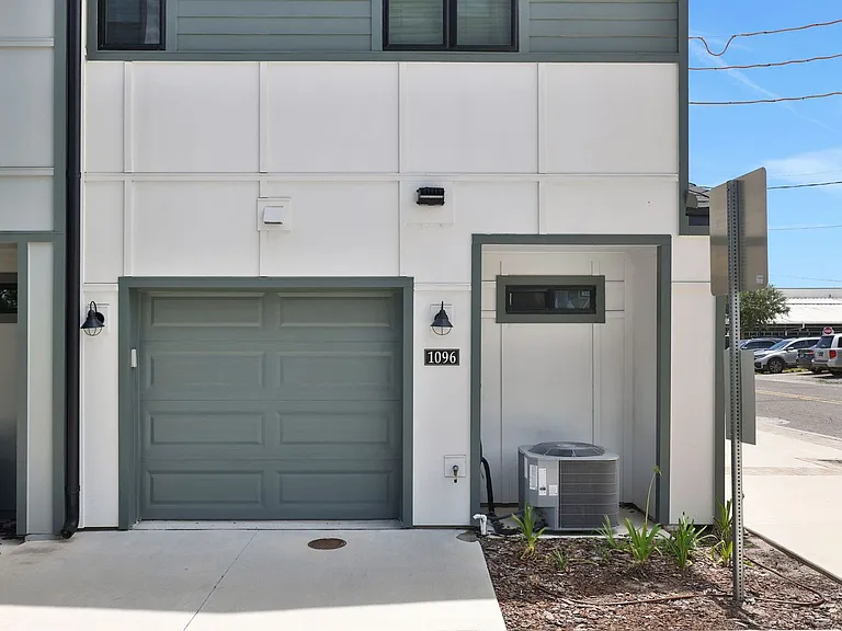 1096 Farwell St — Photo 2