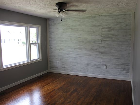 4th image of 110 E Baker Dr