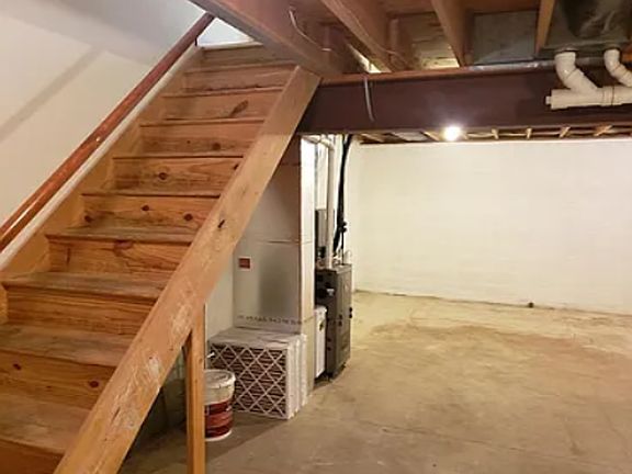 3rd image of 9 Ridge Ave