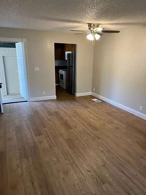 621 Chadwick Ln photo 1