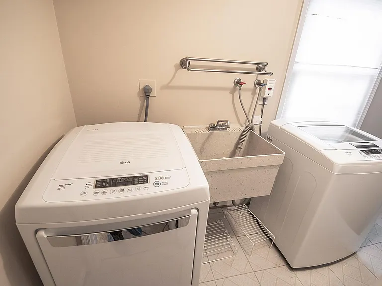 6226 Hardy Dr — Photo 30