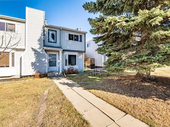 6 S Ellenwood Dr, Red Deer, AB T4R 2E3