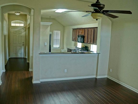 3rd image of 402 Ava Dr