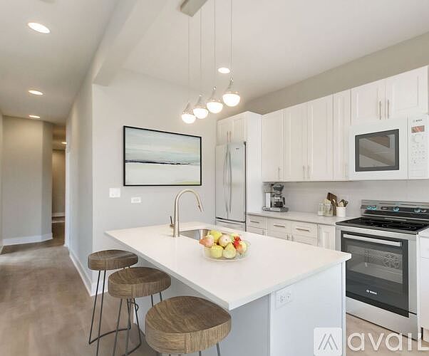 2nd image of 818 N Oakley Blvd #3FA