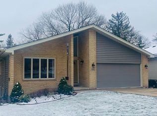 3946 Earlston Rd, Downers Grove, IL 60515