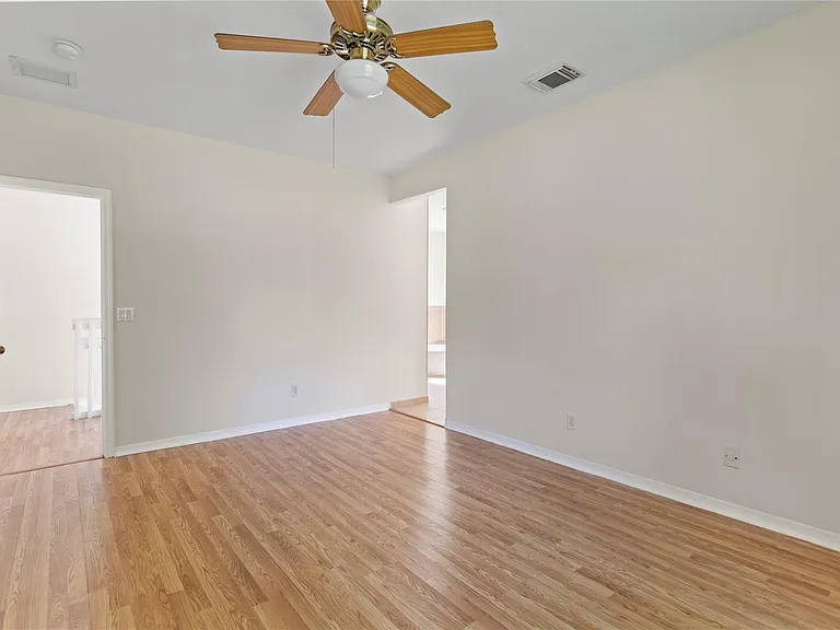 2215 NW 76th Ter — Photo 47