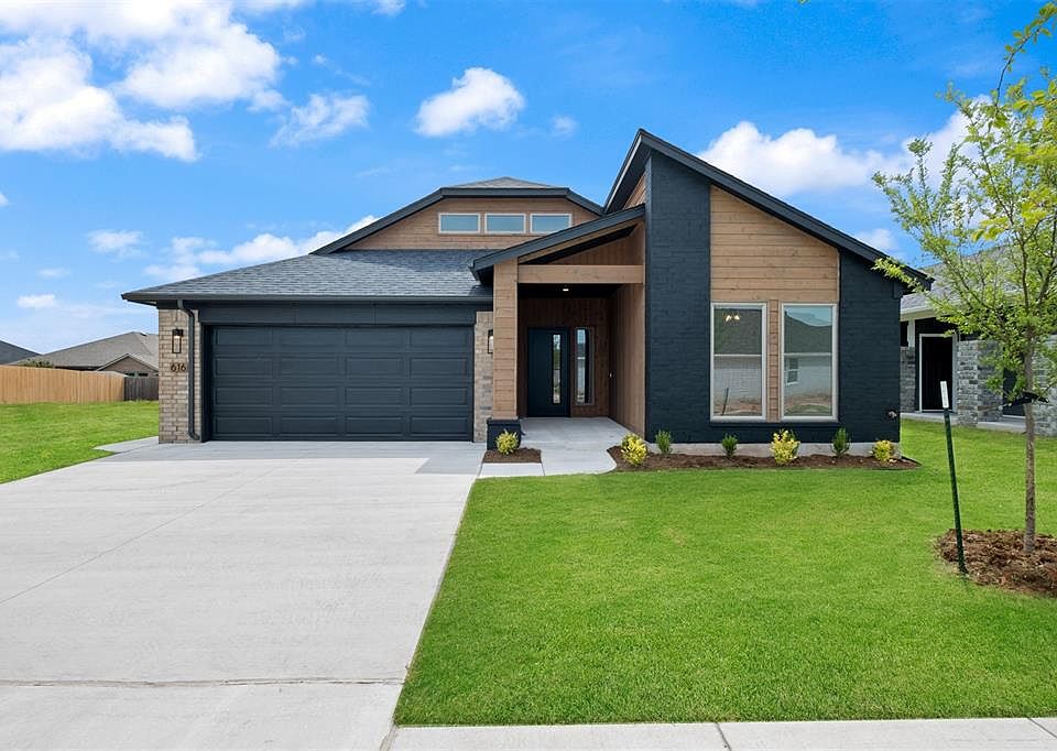 1st image of 616 Caladium Dr