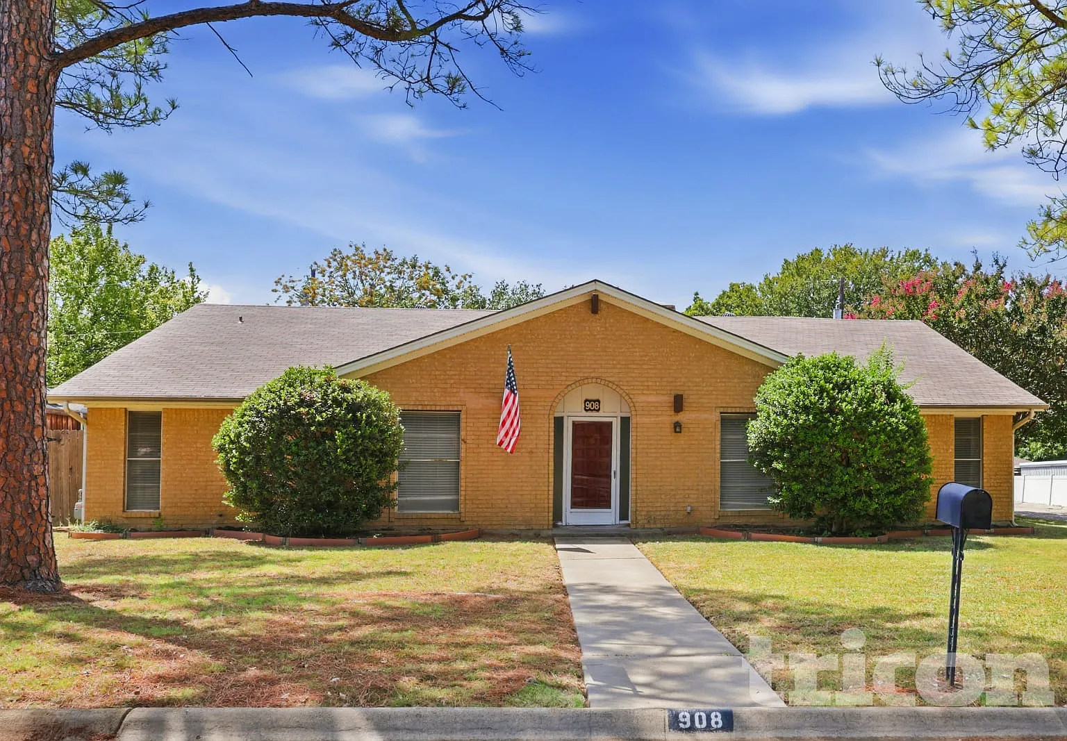 908 Hilton Place Denton TX — Photo 2