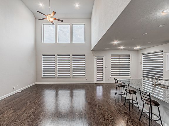 5th image of 566 Westwood Way Dr