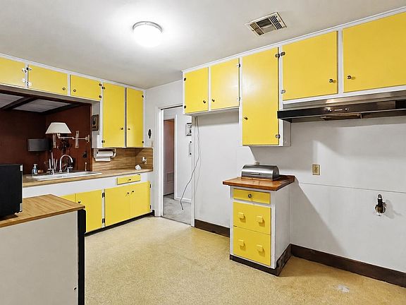 3rd image of 10 Byron Rd