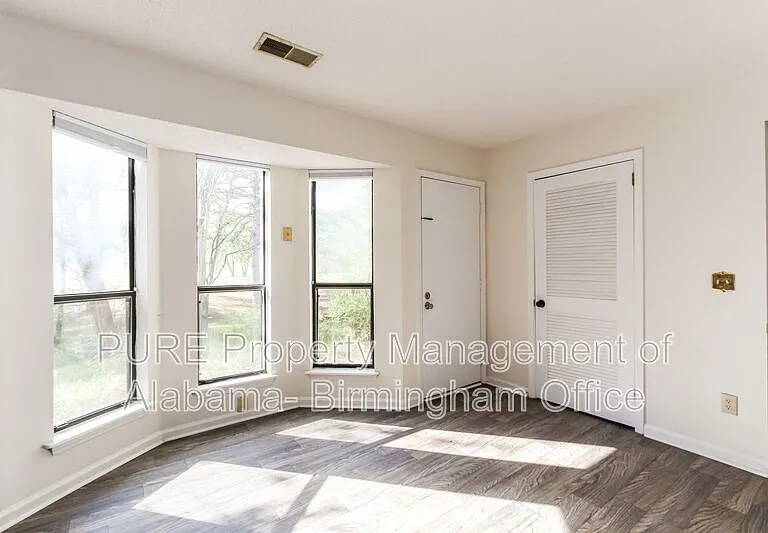 2258 Cheshire Dr — Photo 5