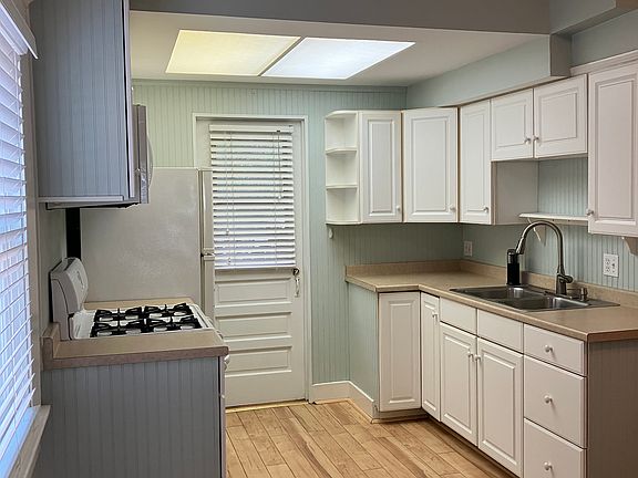3rd image of 325 N Gertruda Ave #1