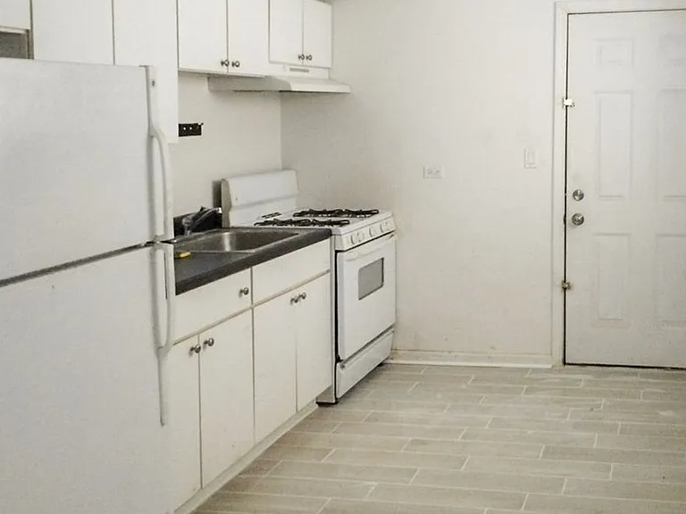 2009 W Cortez St #12 — Photo 1