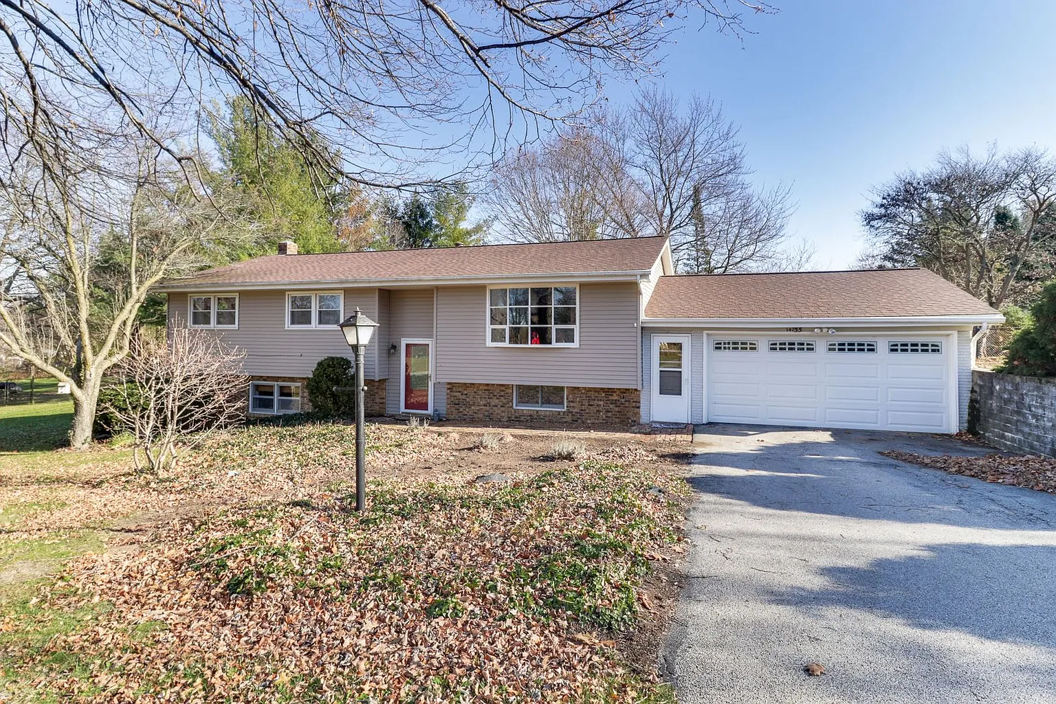 14755 Lunar Dr photo 1
