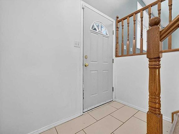 4th image of 4711 NE Montana Dr NW