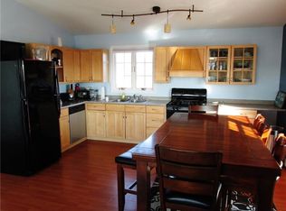 1 Crescent Rd, Middletown, RI 02842