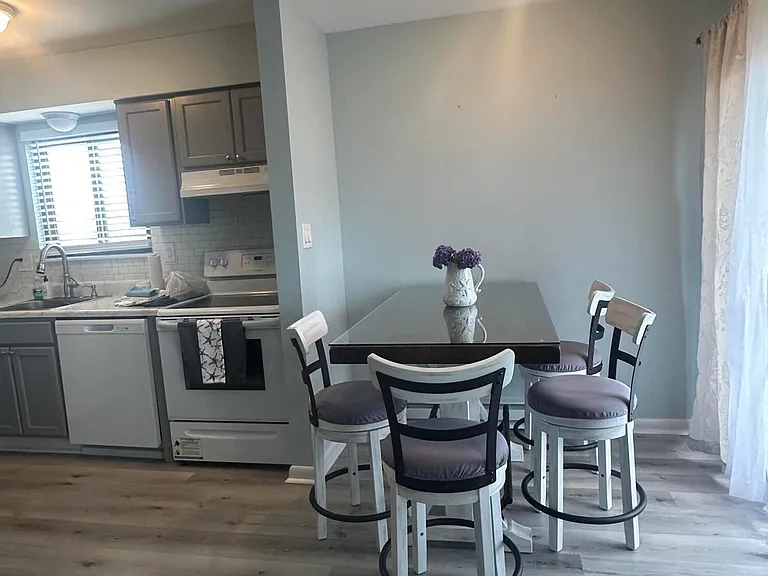 1382 Ocean Ave #A7 — Photo 3