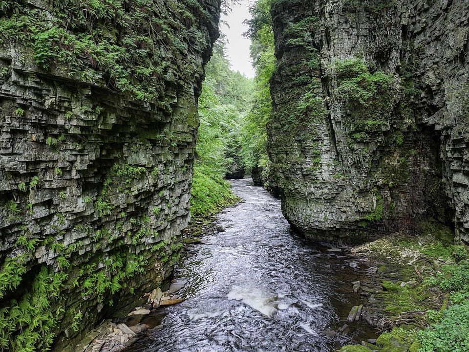 1st image of 661 Chasm Rd