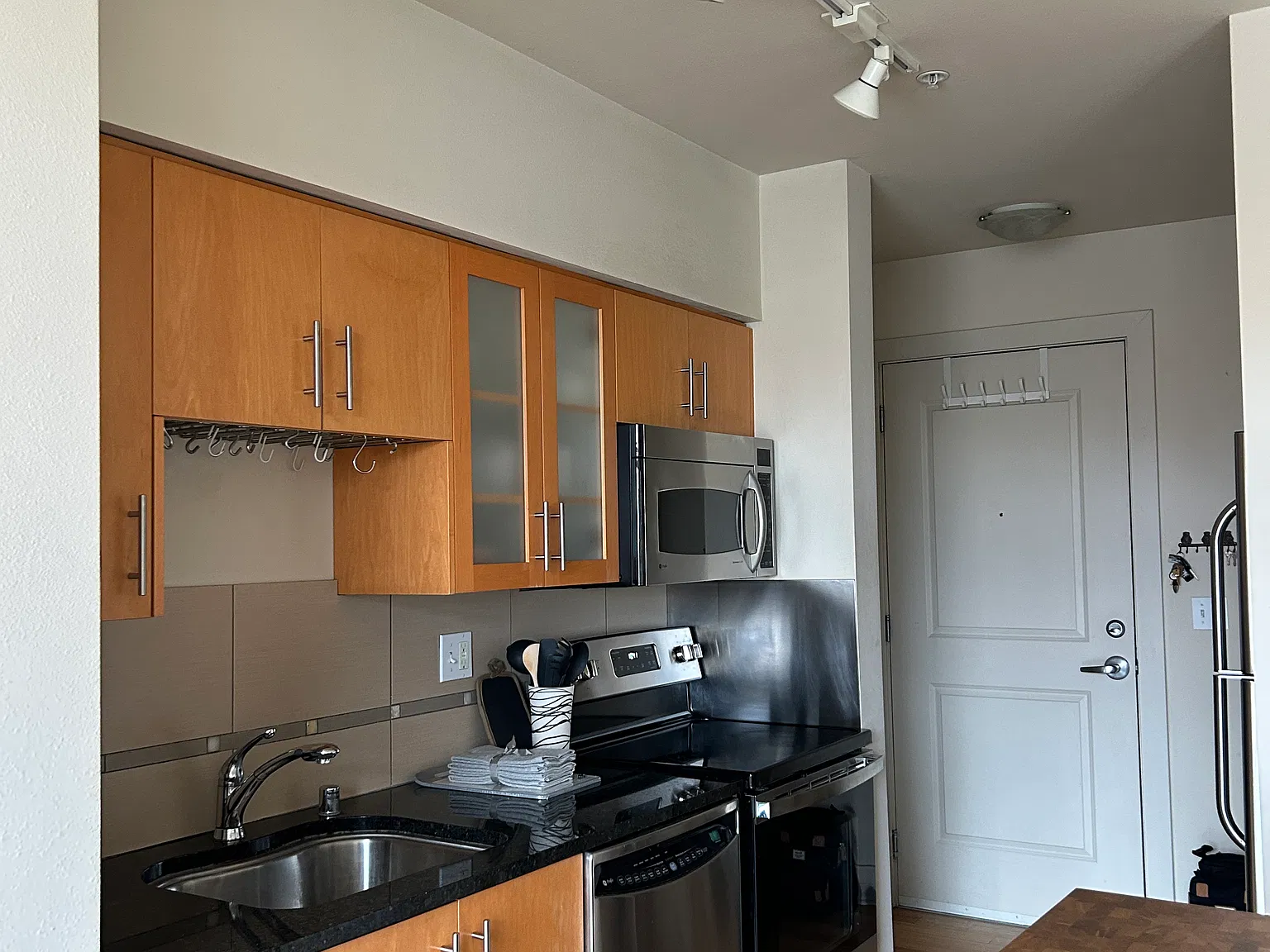 Studio, 439 sqft, $1,995 — Photo 2