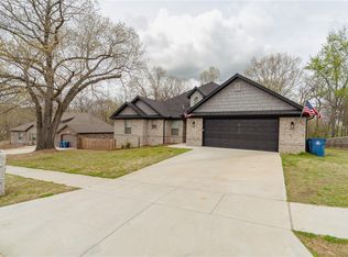 402 Meadows Ct, Pea Ridge, AR 72751