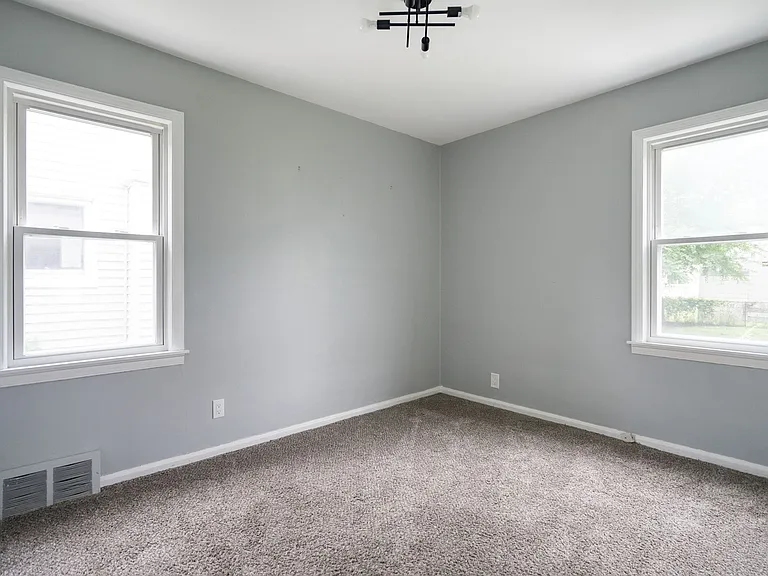 507 Spencer St — Photo 9