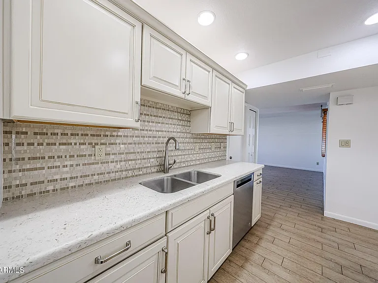 8333 E Orange Blossom Ln — Photo 3