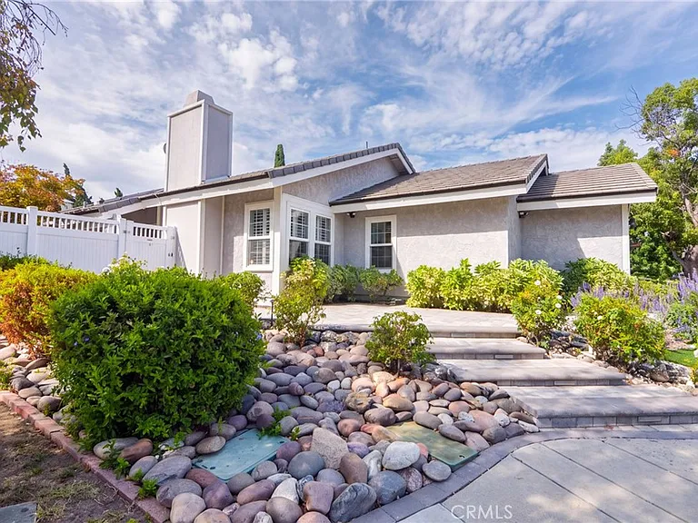 80 Ilex Dr — Photo 2
