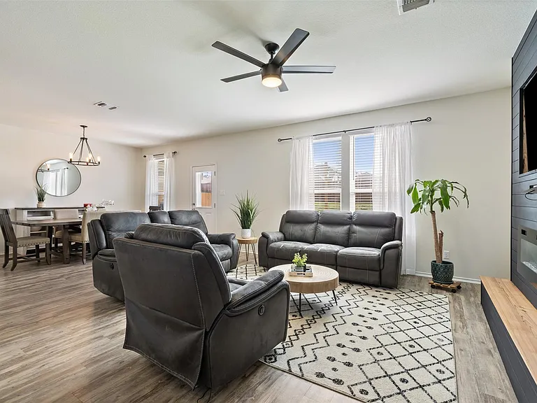 328 Thornless Cir — Photo 4