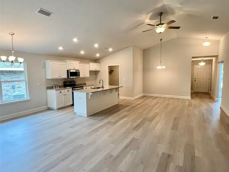 3315 Bliss Ln — Photo 3