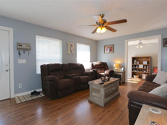 3rd image of 107 Margaret St