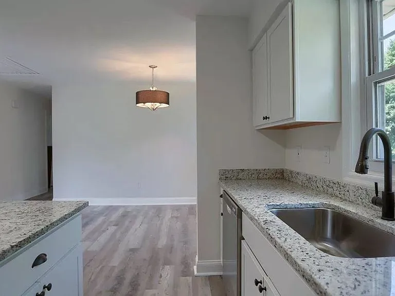 1140 Loop Dr — Photo 9