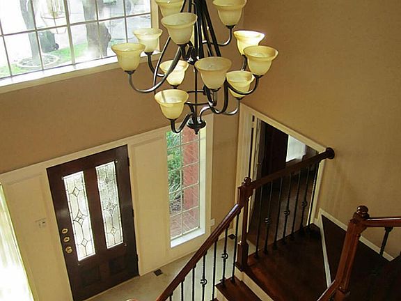 4th image of 4902 Laurel Hill Ct