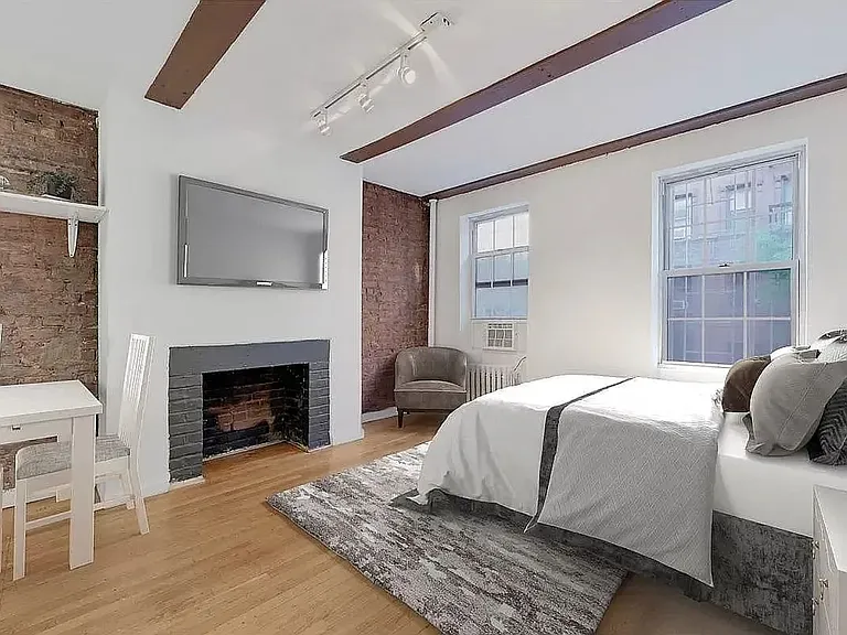 220 Sullivan St #4C — Photo 1