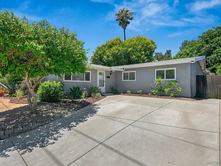 5164 Chateau Dr — Photo 43