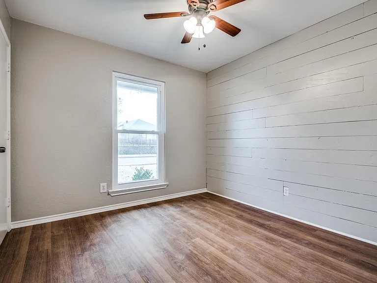 206 Barclay Ave — Photo 16