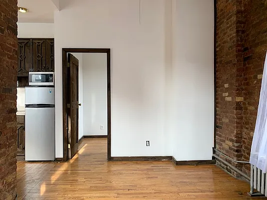 Rented by PocketBroker Inc | media 32