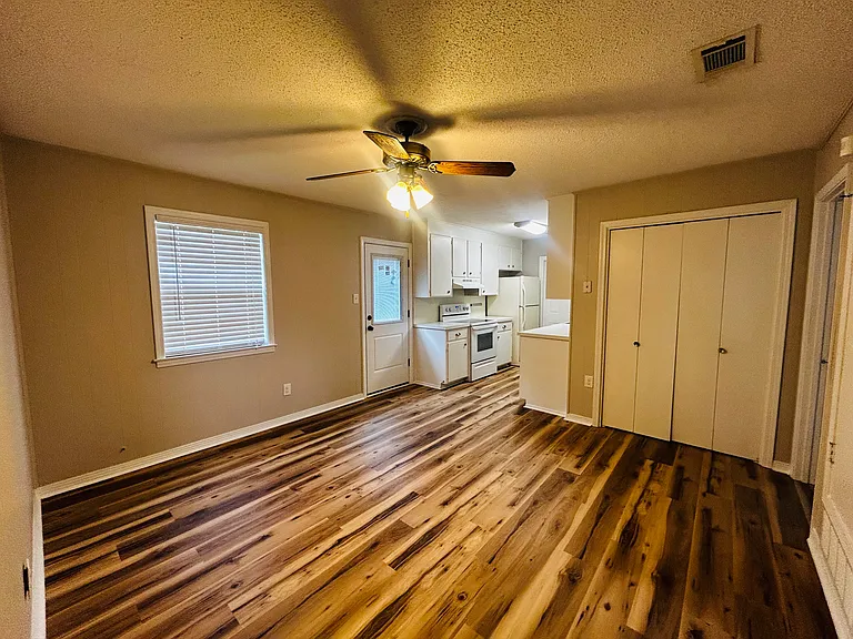 3760 Gatewood Dr — Photo 5