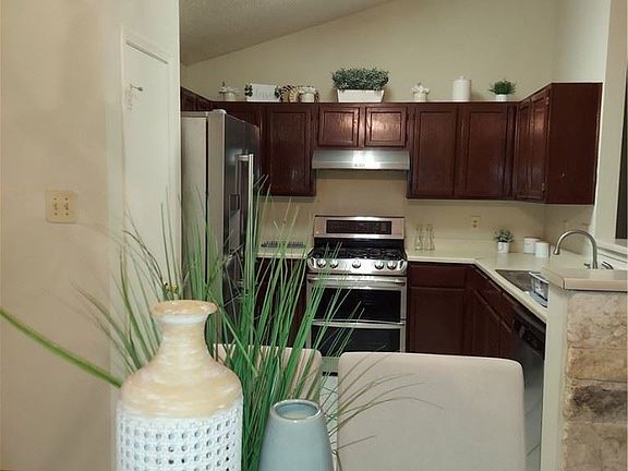 5th image of 2001 Bluebonnet Dr