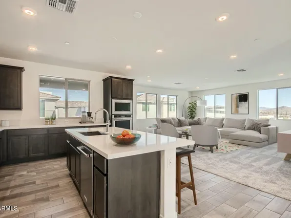 2121 W SONORAN DESERT Drive #29, Phoenix, AZ 85085