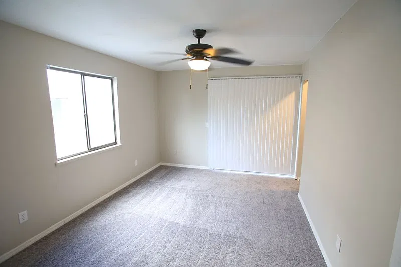 2 bed, 1.5 bath, 940 sqft, $1,600 — Photo 3