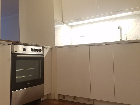 3rd image of 200 E 30th St APT 4j